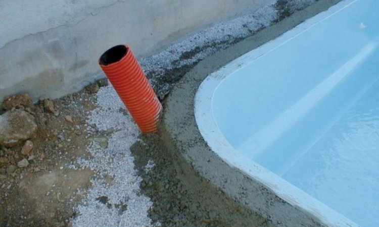 Pose de piscine coque - Milhaud - NEMAU PISCINES