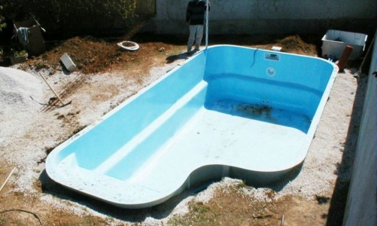 Pose de piscine coque - Milhaud - NEMAU PISCINES